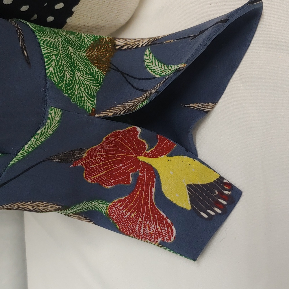 Floral Wrap Blouse in Black & Navy with Polka Trim Diane Von Furstenberg - Picture 9 of 13